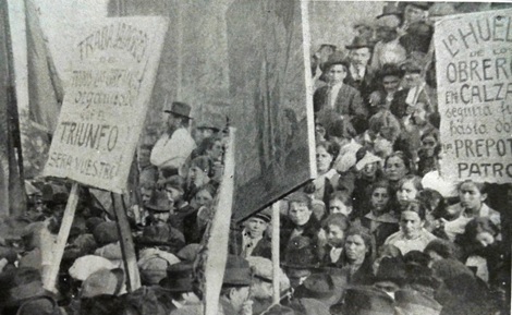 Obreras y obreros del calzado en el acto de la Federación Obrera Local el 1º de septiembre