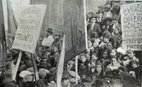 Obreras y obreros del calzado en el acto de la Federación Obrera Local el 1º de  septiembre